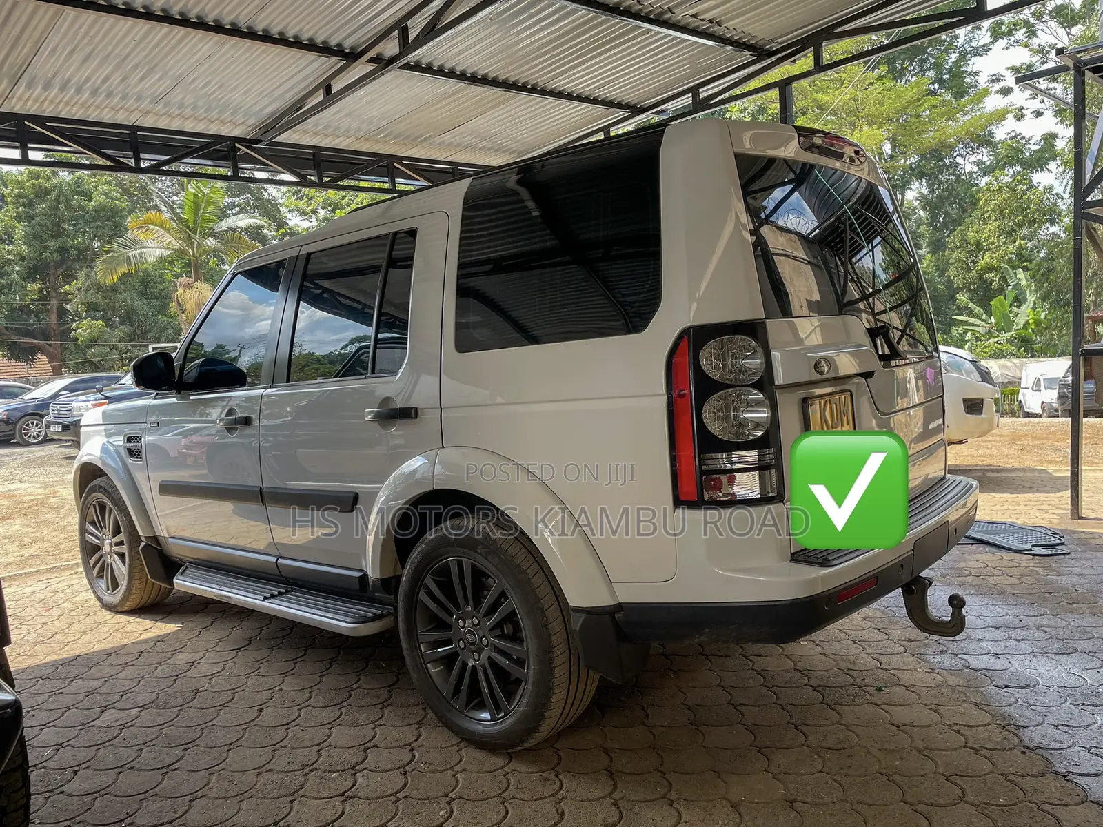 Land Rover Discovery 2016 White