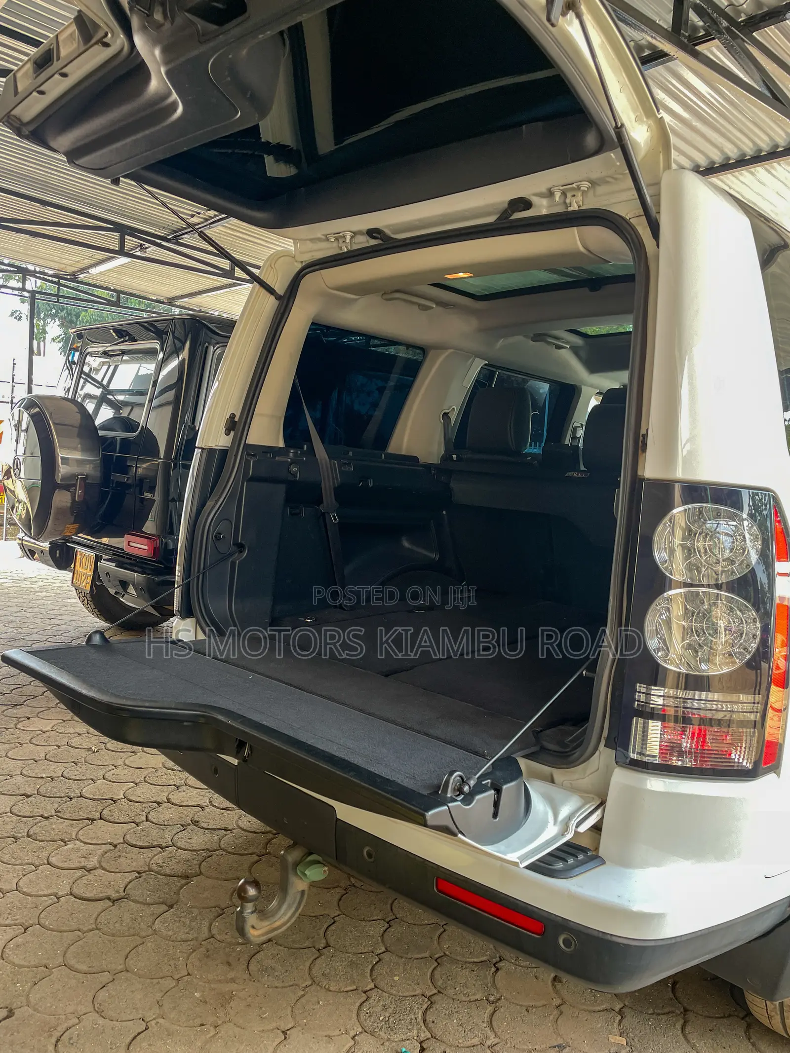 Land Rover Discovery 2016 White