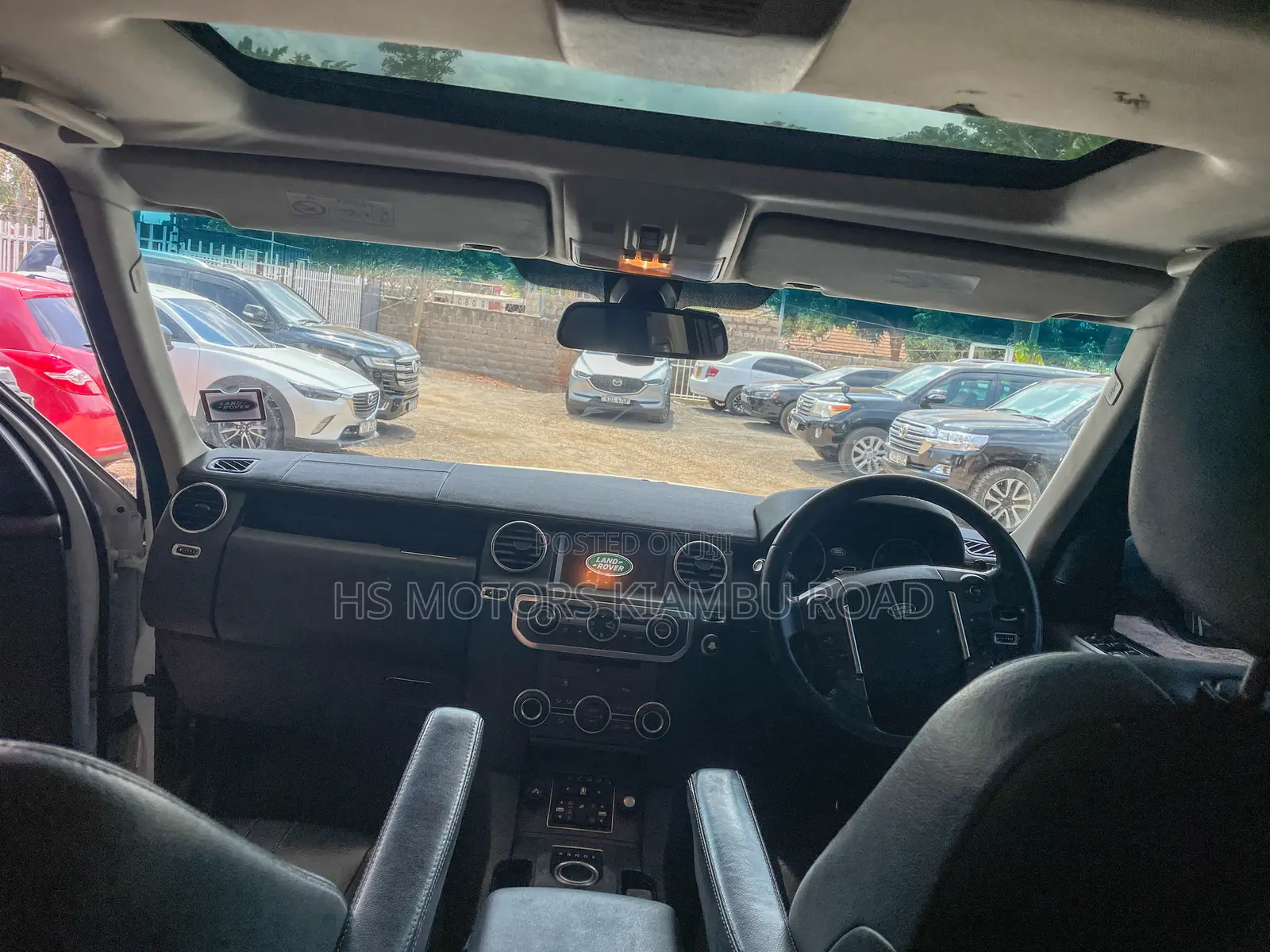 Land Rover Discovery 2016 White