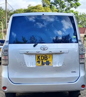 Toyota Noah 2013 Silver