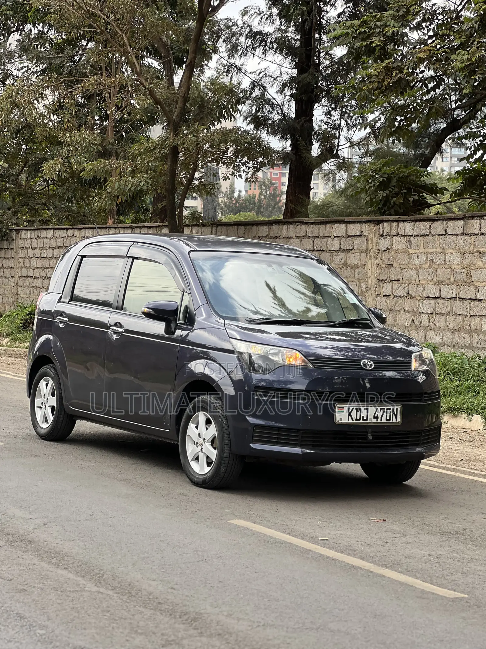 Toyota Spade 1.5 2015 Purple