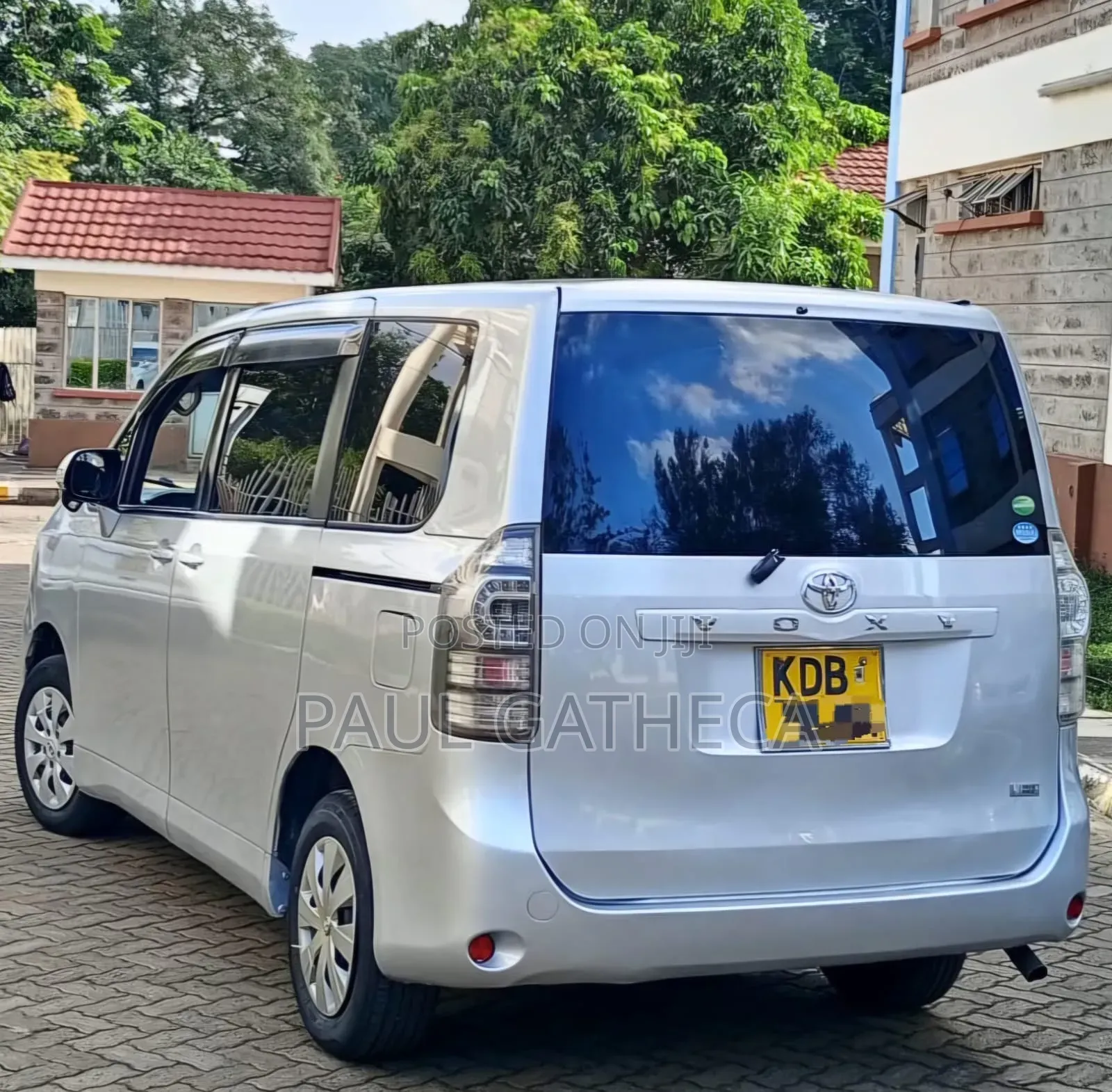 Toyota Noah 2013 Silver