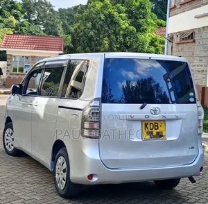 Toyota Noah 2013 Silver