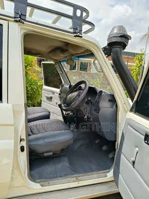 Toyota Land Cruiser 2012 White