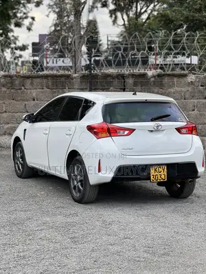 Toyota Auris 2013 White