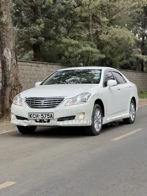 Toyota Crown 2009 White
