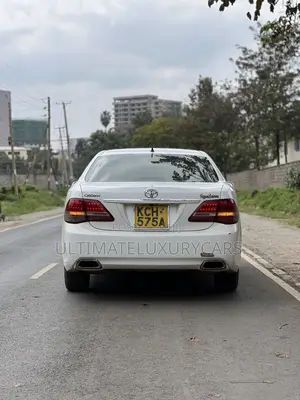 Toyota Crown 2009 White