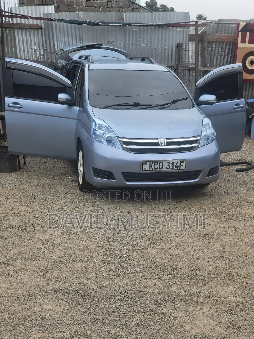 Toyota ISIS 1.8 L 2009 Blue