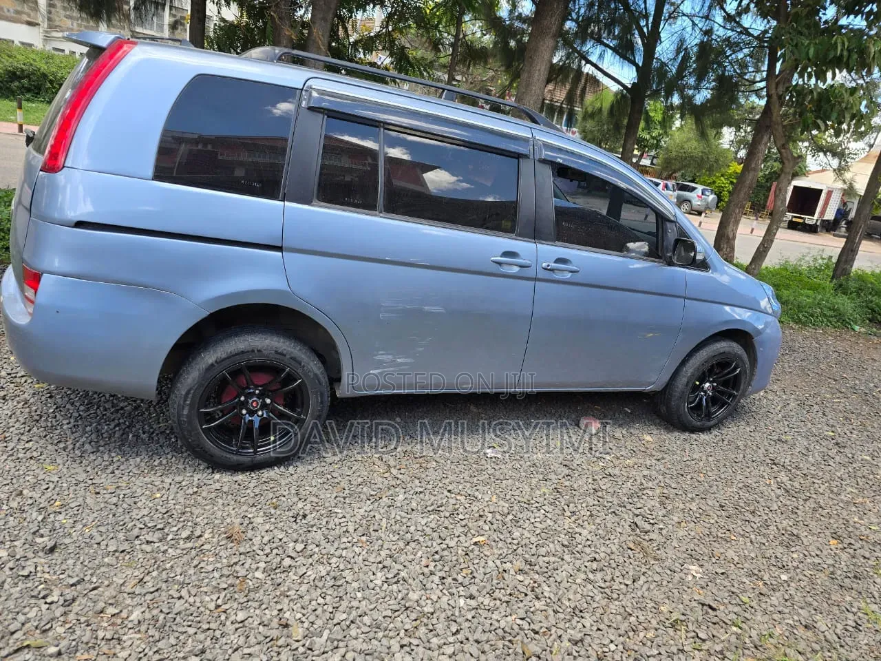 Toyota ISIS 1.8 L 2009 Blue