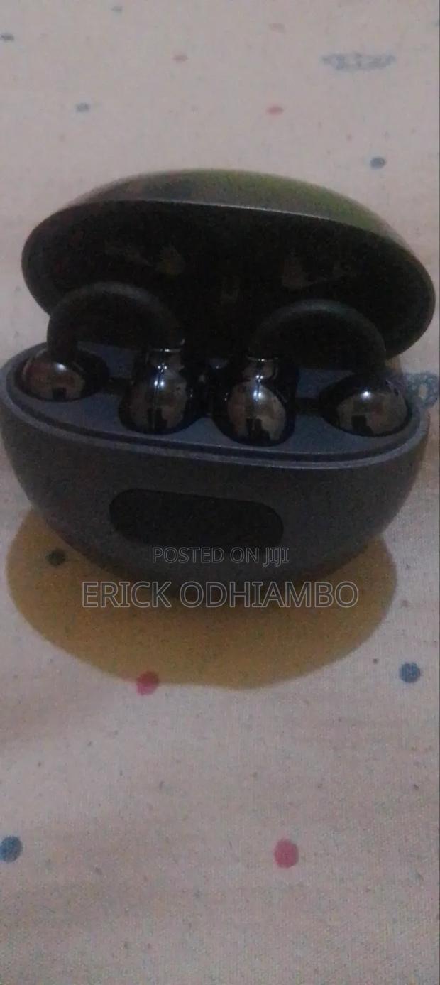 Oraimo Earbuds - main view