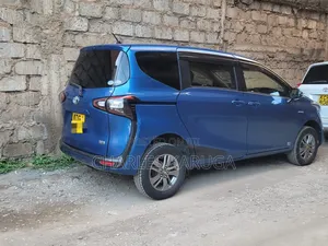 Toyota Sienta 2015 Blue