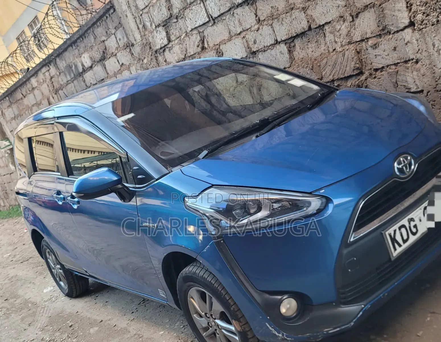Toyota Sienta 2015 Blue
