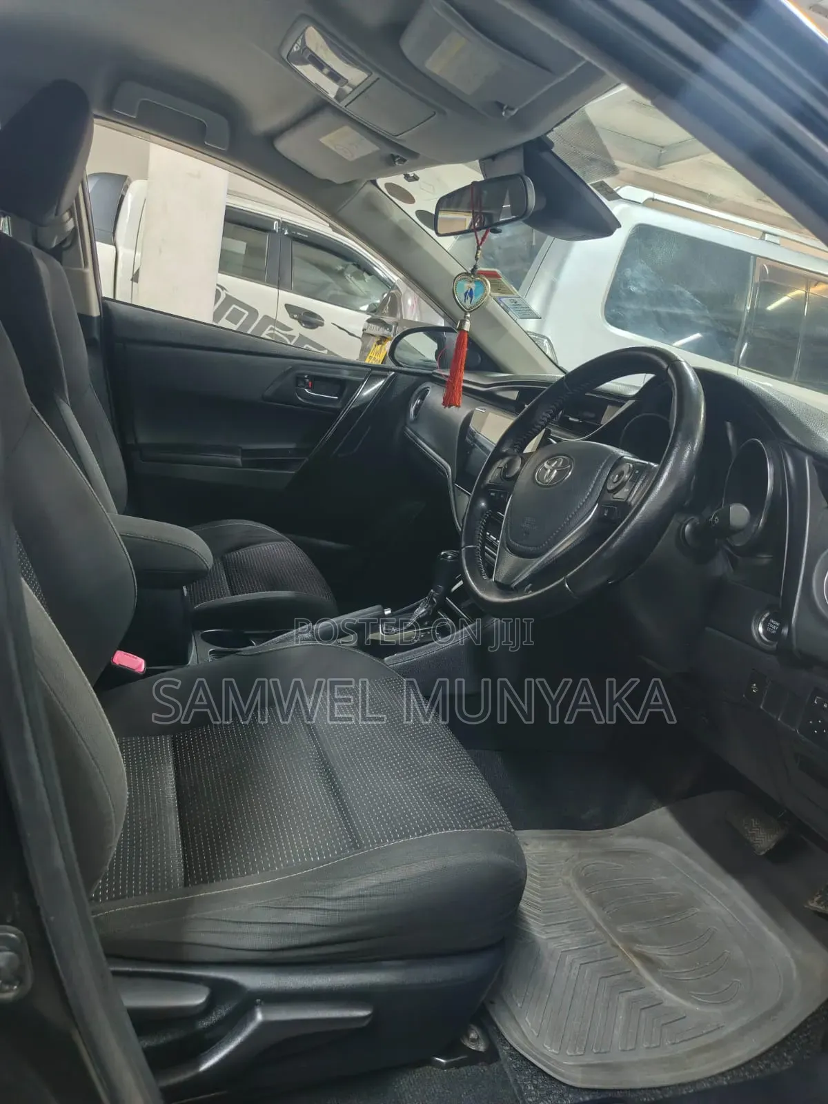 Toyota Auris 2017 Black