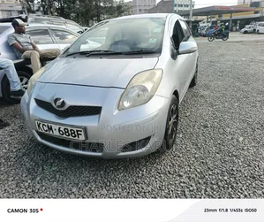Toyota Vitz 2010 Silver
