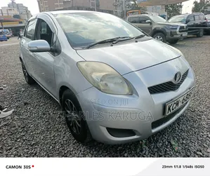 Toyota Vitz 2010 Silver