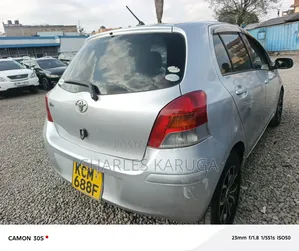 Toyota Vitz 2010 Silver