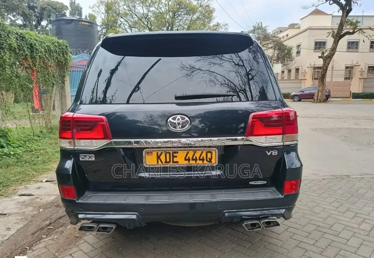 Toyota Land Cruiser 2016 Black
