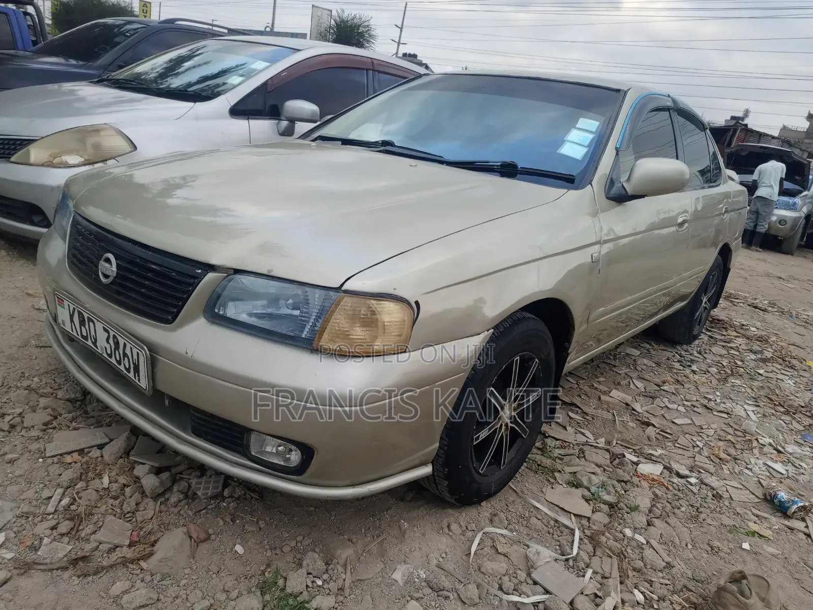 Nissan FB15 2002 Gold