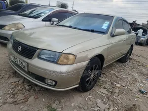 Nissan FB15 2002 Gold