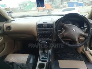 Nissan FB15 2002 Gold
