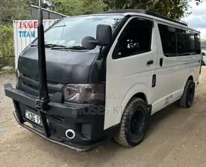 Toyota HiAce 2016 White
