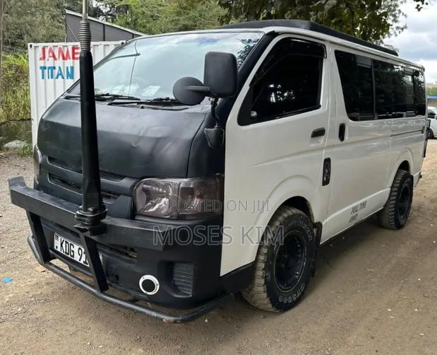 Toyota HiAce 2016 White - thumbnail 2