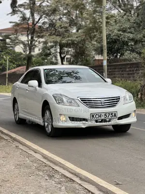 Toyota Crown 2009 White