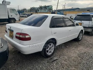 Toyota Corolla 2002 White