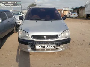 Toyota Raum 2004 Silver