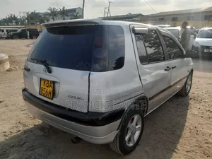 Toyota Raum 2004 Silver