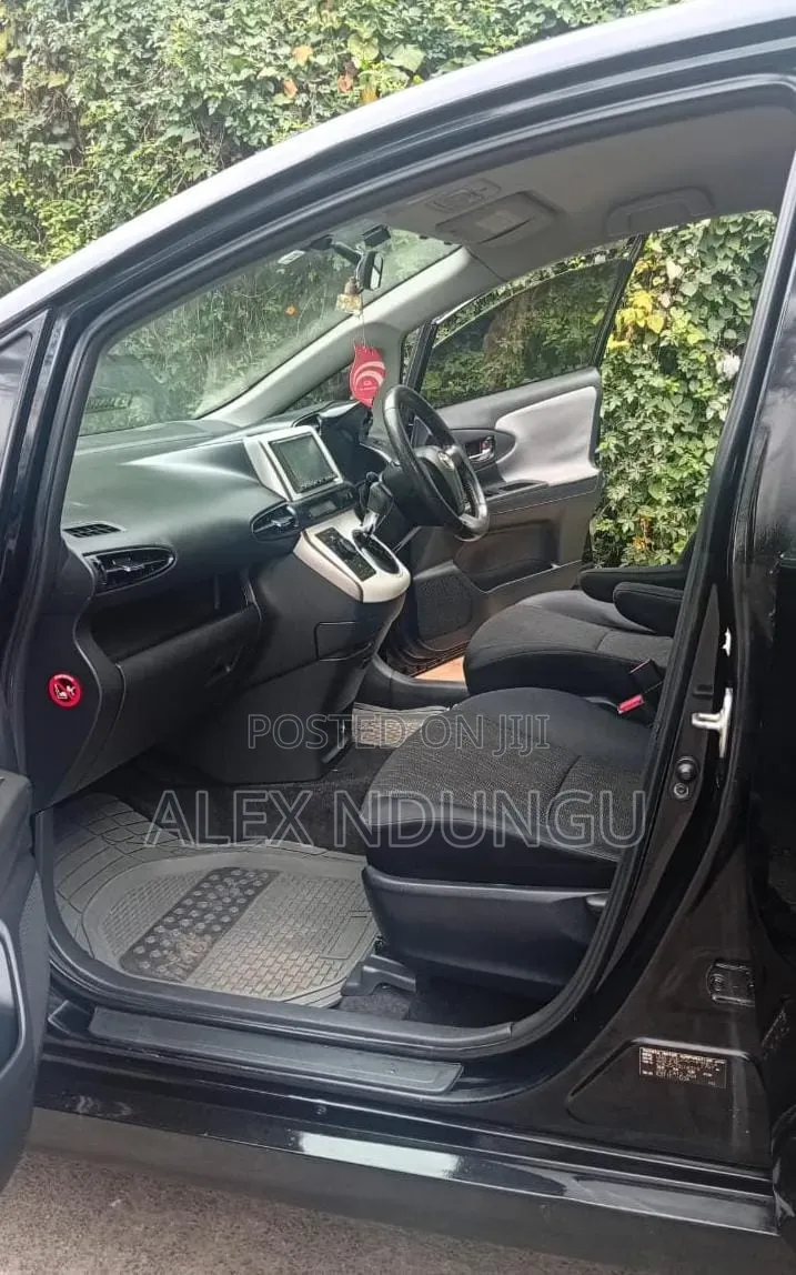 Toyota Wish 2012