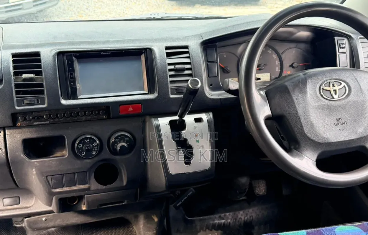Toyota HiAce 2016 White