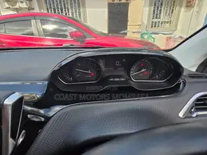 Peugeot 208 2018 Maroon