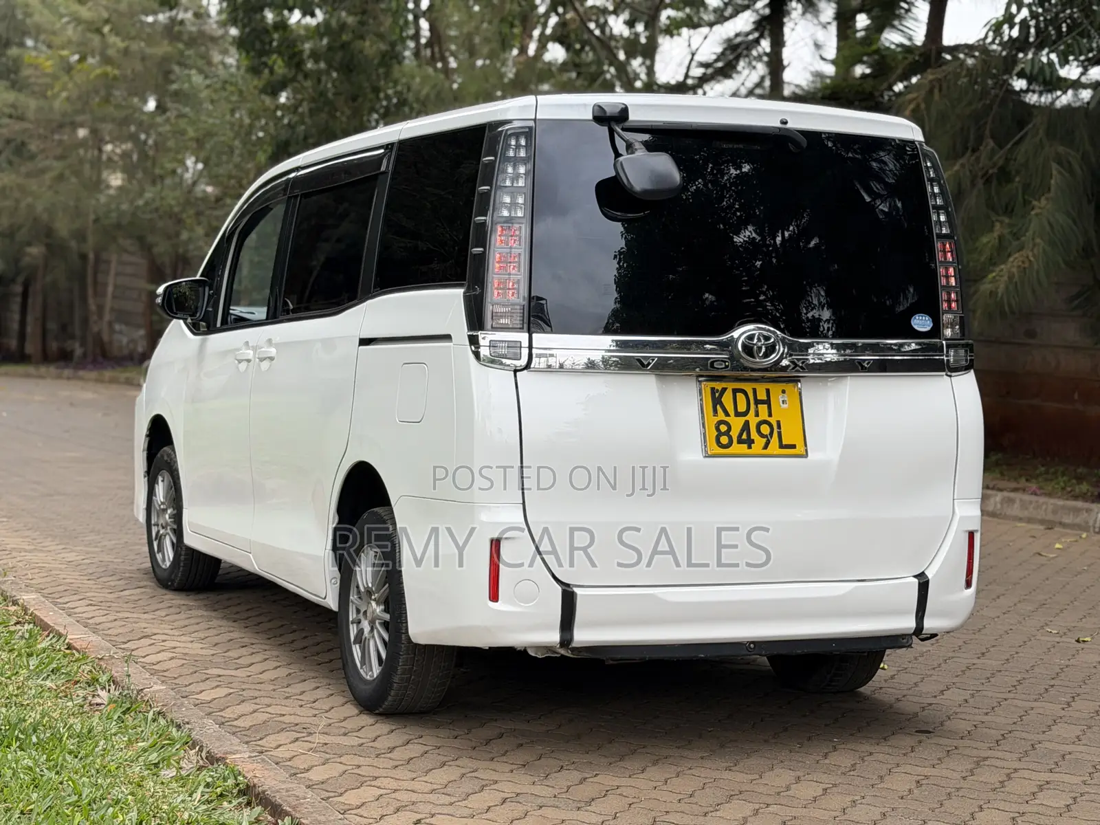 Toyota Noah 2016 White