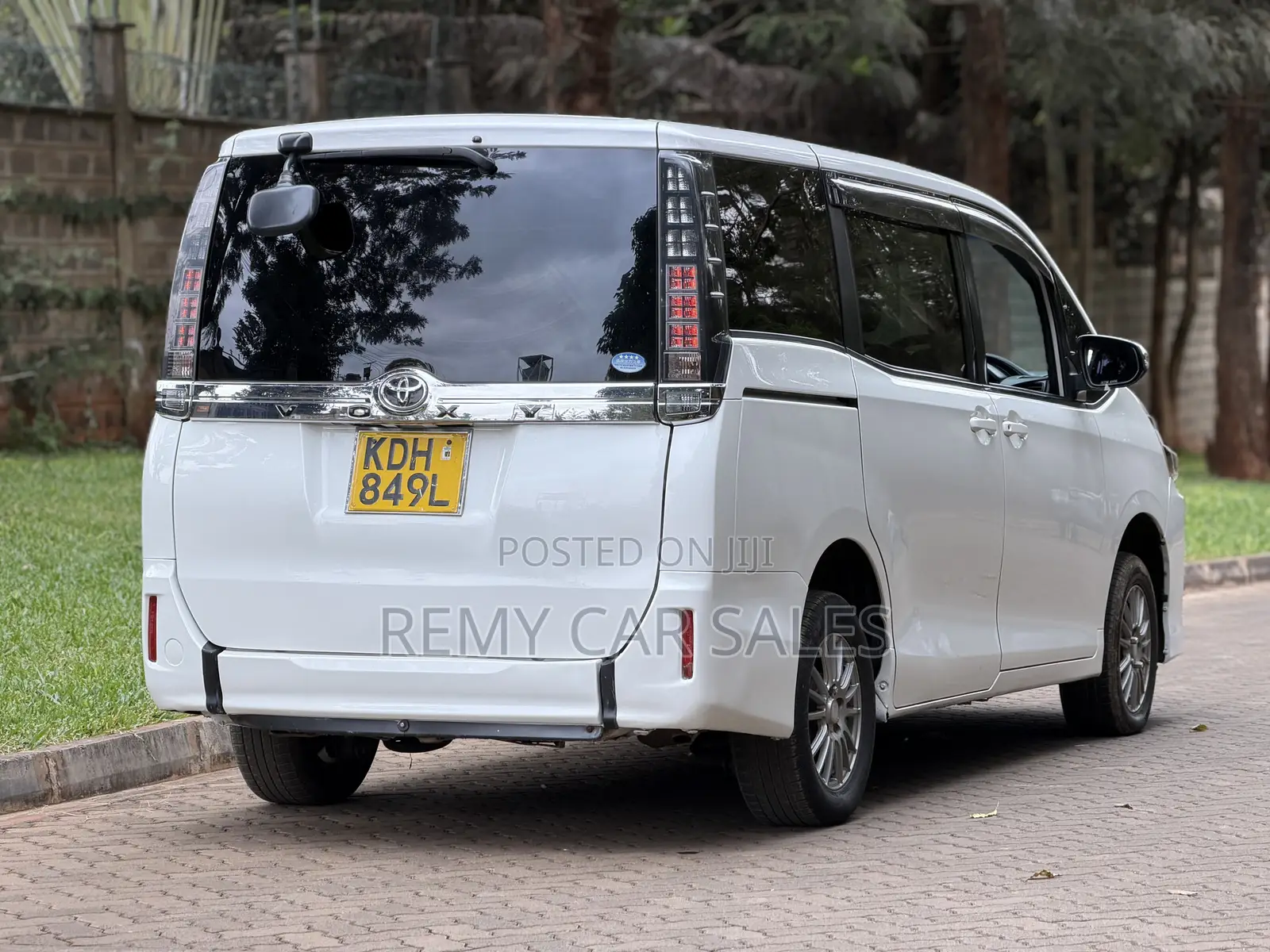 Toyota Noah 2016 White