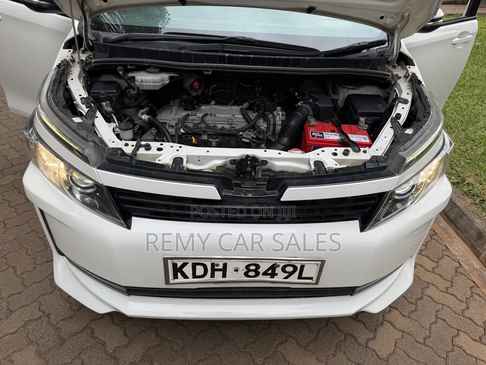 Toyota Noah 2016 White