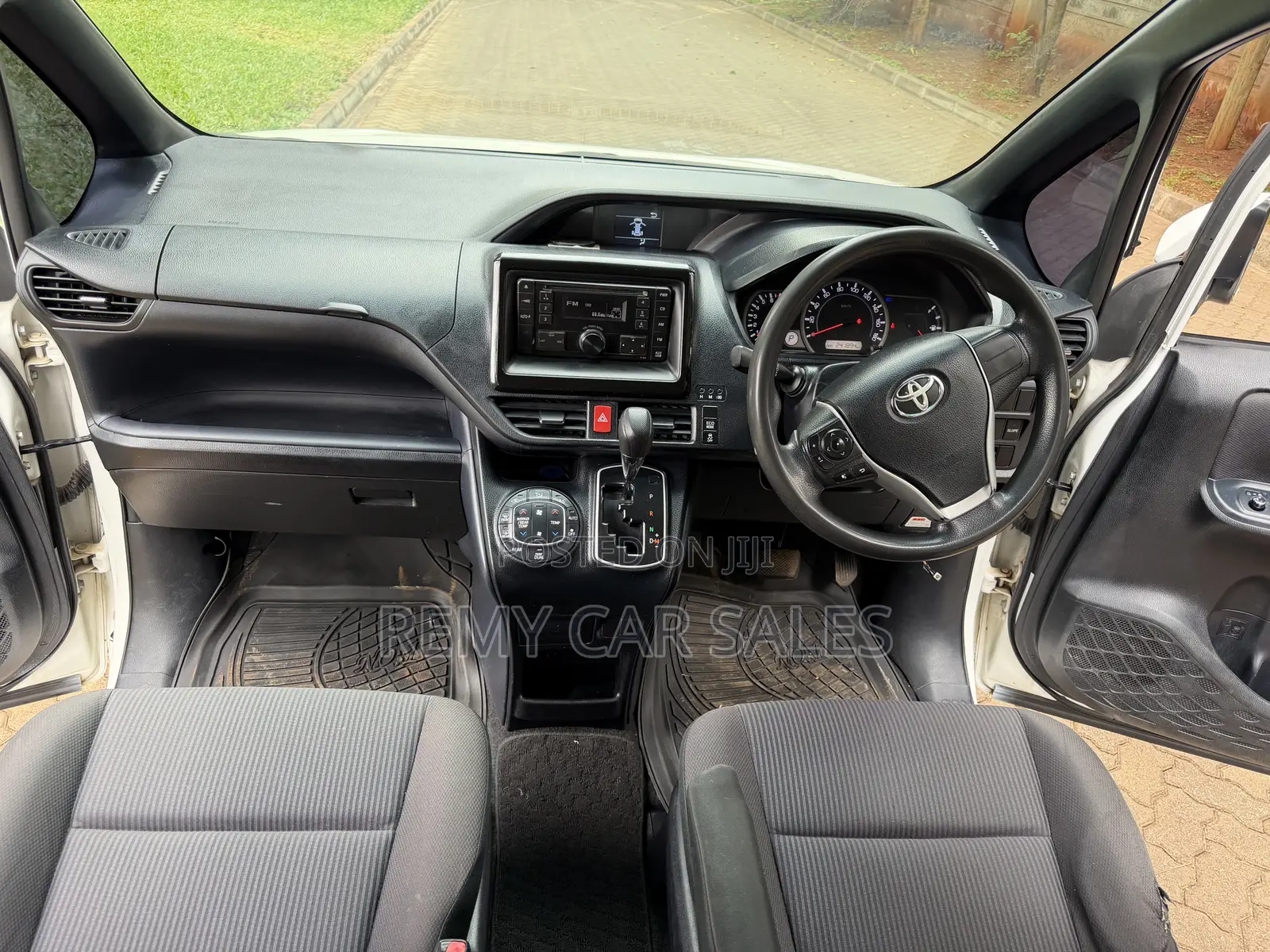 Toyota Noah 2016 White