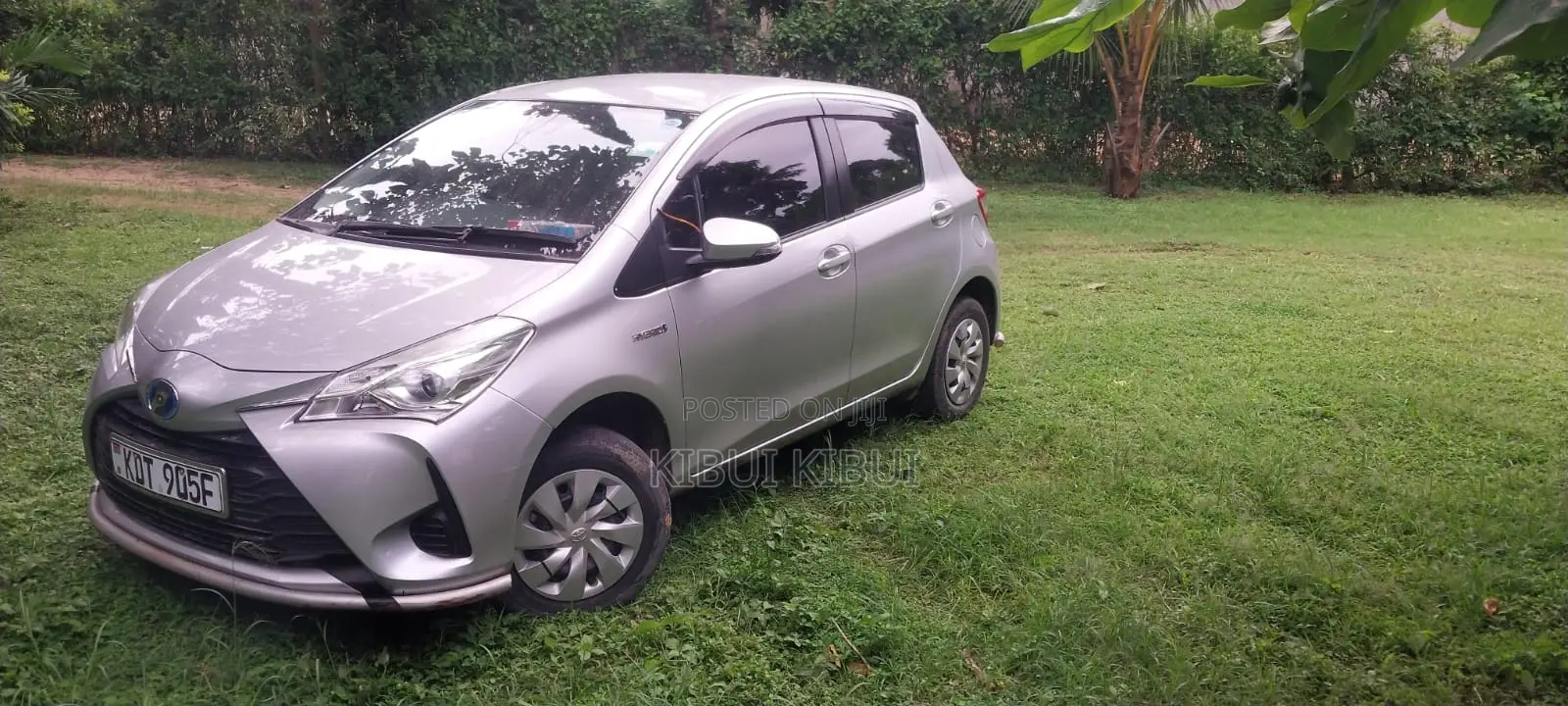 Toyota Vitz 1.5 FWD Hybrid 5dr 2017 Silver