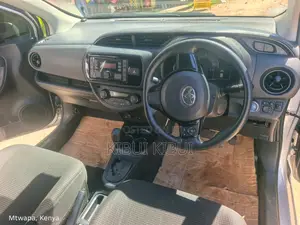 Toyota Vitz 1.5 FWD Hybrid 5dr 2017 Silver
