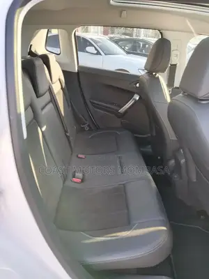 Peugeot 2008 2019 White
