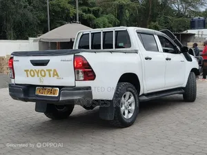 Toyota Hilux 2020 White