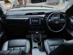 Toyota Hilux 2020 White