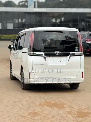 Toyota Esquire 2.0 AWD (7 seater) 2020 White
