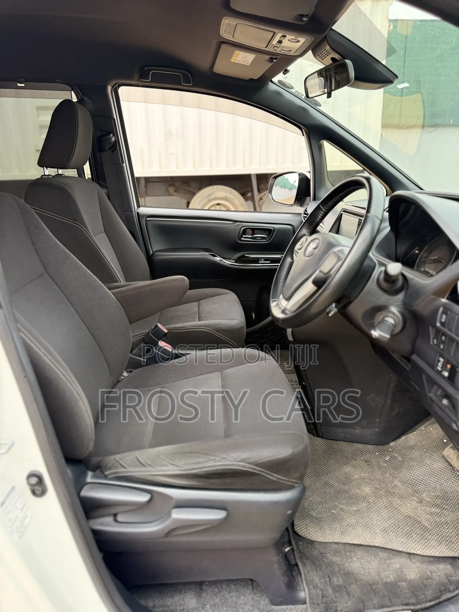 Toyota Esquire 2.0 AWD (7 seater) 2020 White