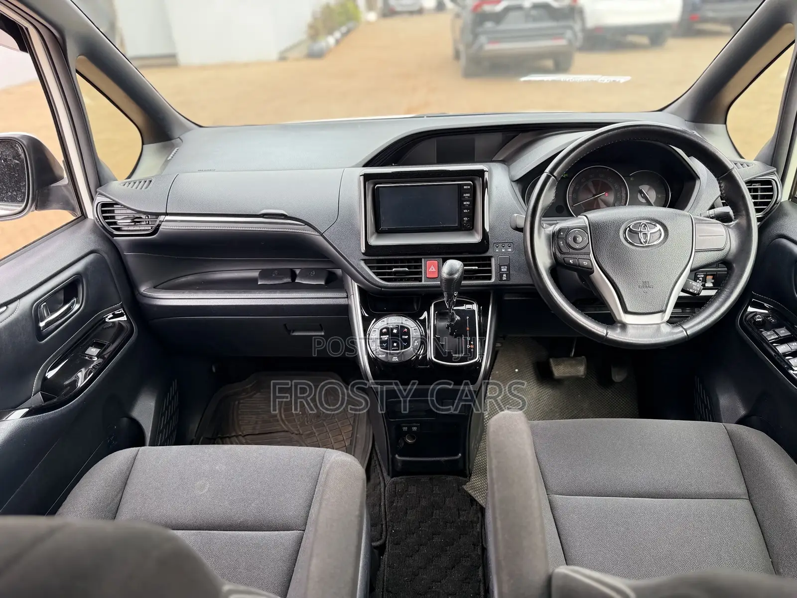 Toyota Esquire 2.0 AWD (7 seater) 2020 White