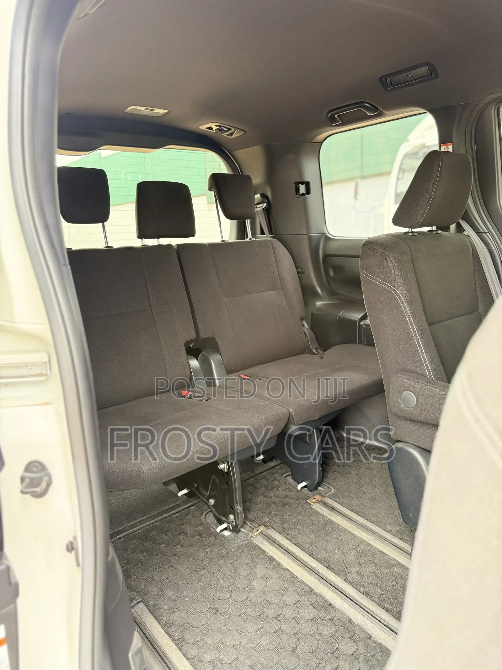 Toyota Esquire 2.0 AWD (7 seater) 2020 White
