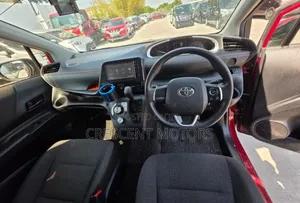 Toyota Sienta 2020 Red