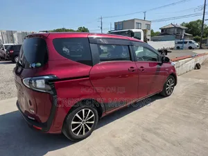 Toyota Sienta 2020 Red