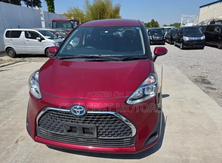 Toyota Sienta 2020 Red