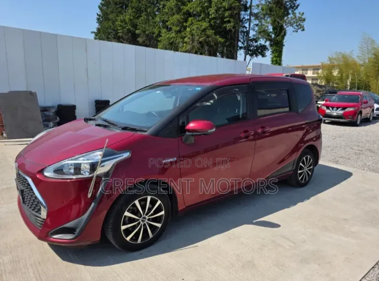 Toyota Sienta 2020 Red